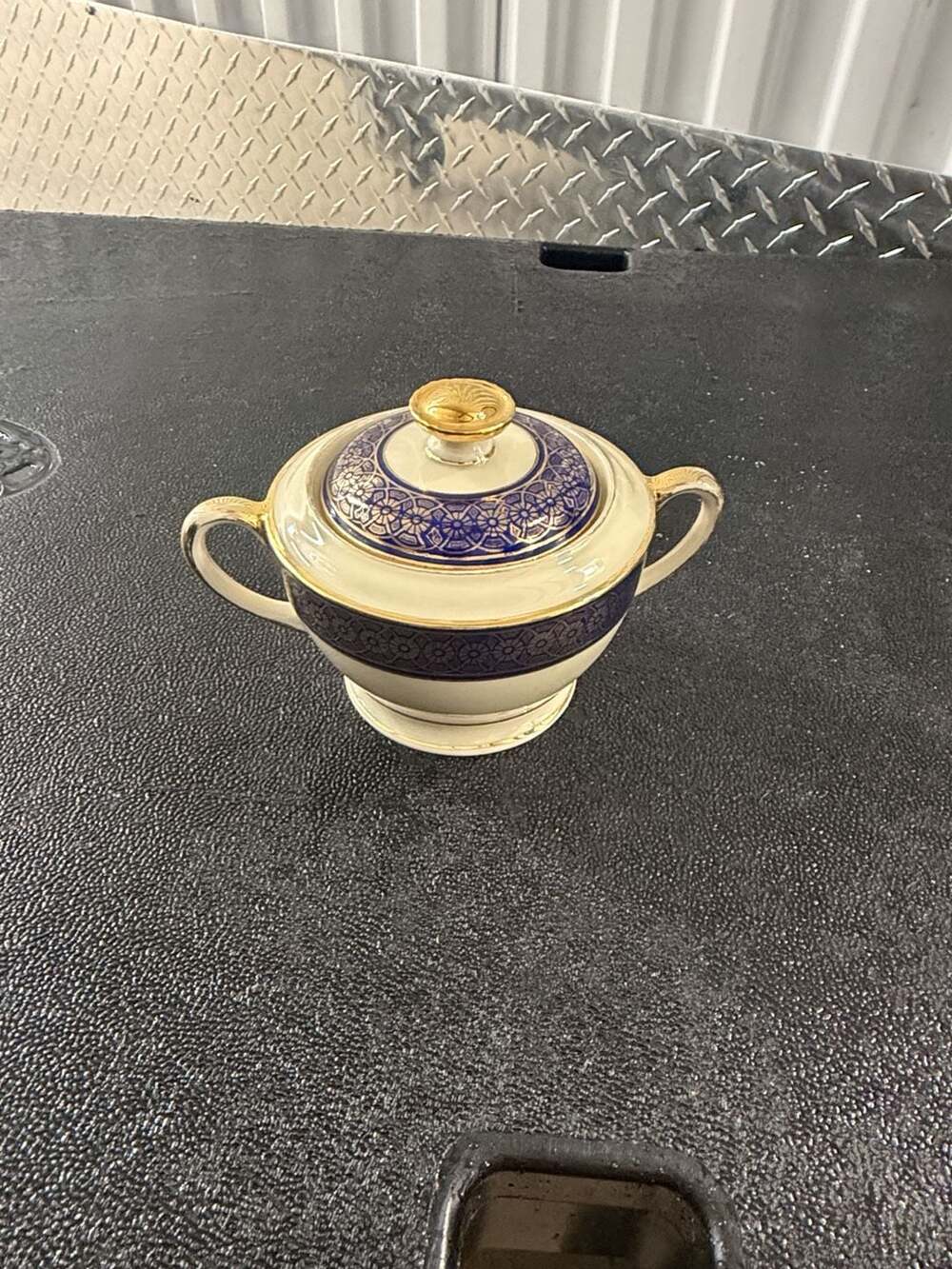 Hutschenreuther Hohenberg Evelyn Covered Sugar Bowl